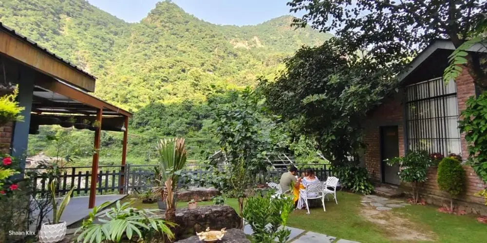 Outdoor wedding venue at Granny's Den near Dhanolti