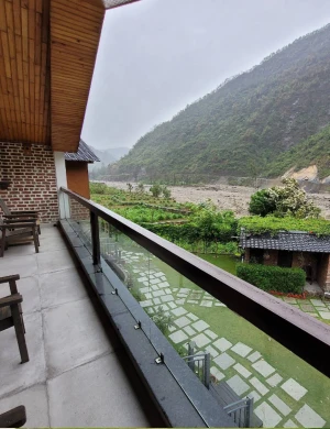 Group stay review Granny's Den Resort Uttarakhand